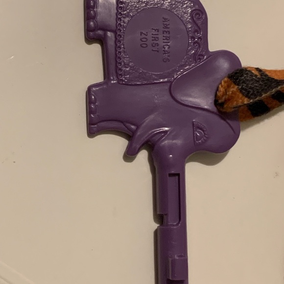Vintage Philadelphia Zoo Elephant Key Trunkey 1980s Tiger Lanyard Rare Purple - Picture 14 of 16
